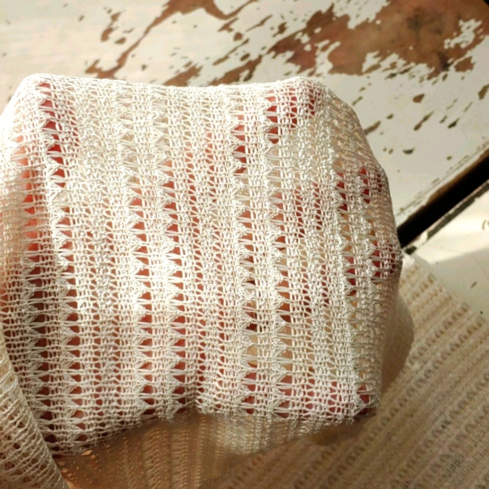 Eyeshadow Worship The Sun Batwing Crochet V-Neck - Picture 13 of 16